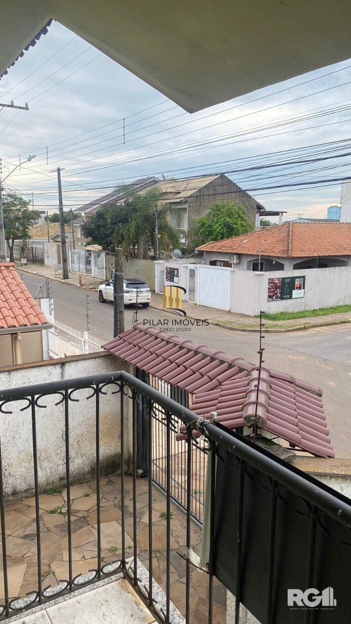 Casa à venda na Rua Martinho Lutero, localizada no bairro Harmonia em Canoas, RS.