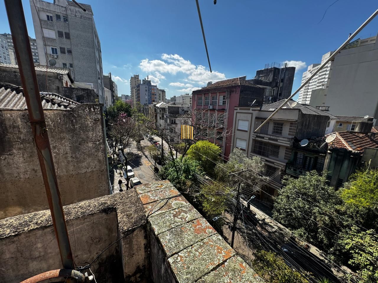 Predio com 4 unidades de apartamentos