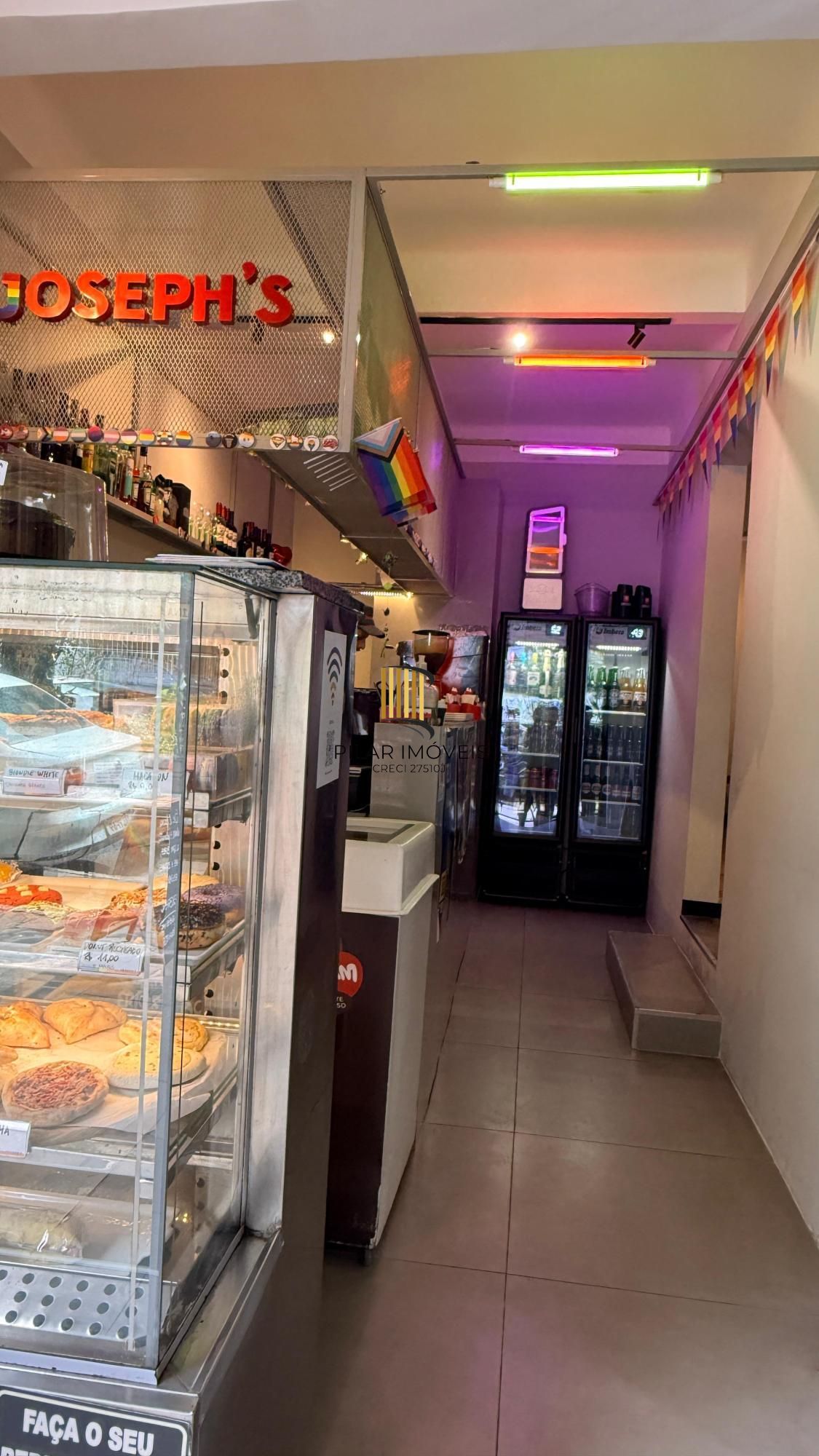 Prédio na Andre da Rocha com garagem