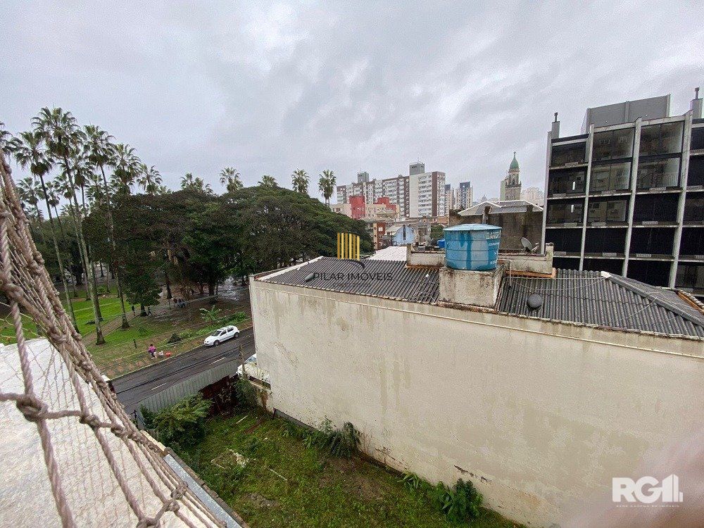 Apartamento 2 dormitórios com 2 vagas garagem na CIDADE BAIXA.