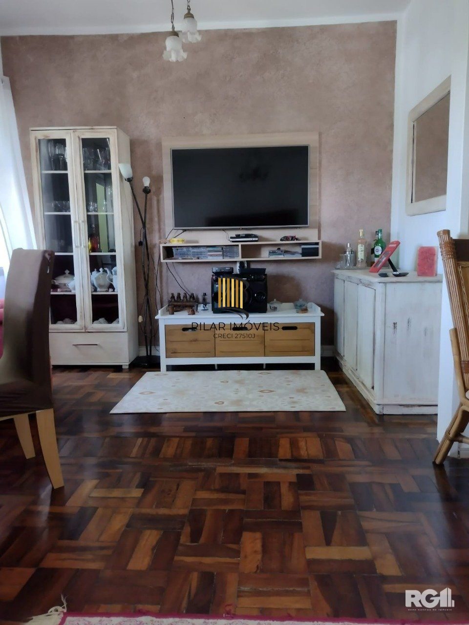 Apartamento de 2 dormitórios,  sala, cozinha, área de serviço separada, banheiro social