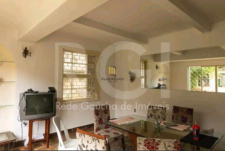 Casa para Venda - 210m², 4 quartos, sendo 1 suites, 4 vagas - Petrópolis