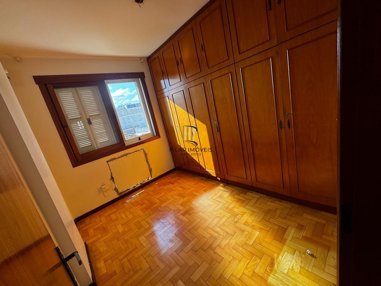 Apartamento no Centro Histórico de Porto Alegre – 2 dormitórios e 2 banheiros, dependência e elevador.