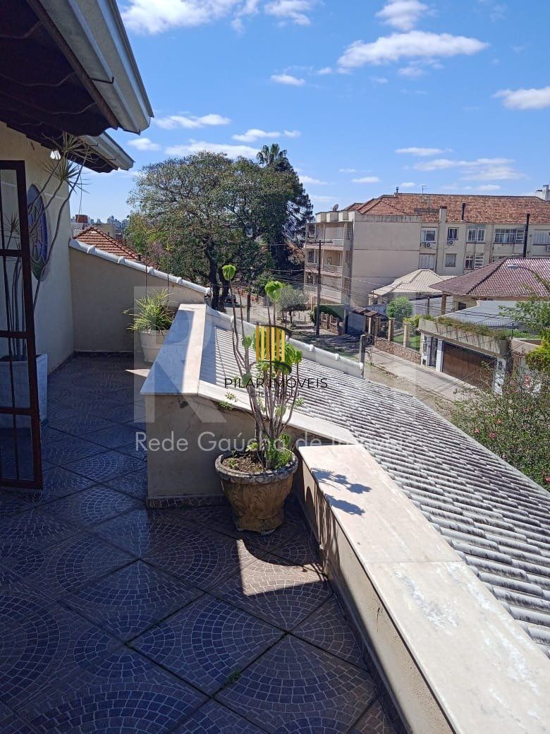 Casa para Venda - 750m², 6 dormitórios, sendo 3 suites, 4 vagas - Partenon