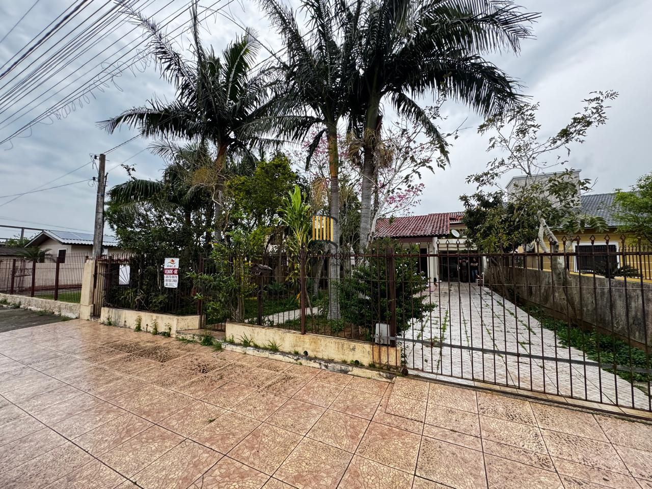 Casa residencial com 4 quartos, 3 banheiros e 1 suíte, localizada na rua Sete de Setembro