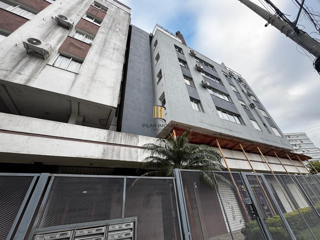 Apartamento semimobiliado à venda no bairro Santana, Porto Alegre