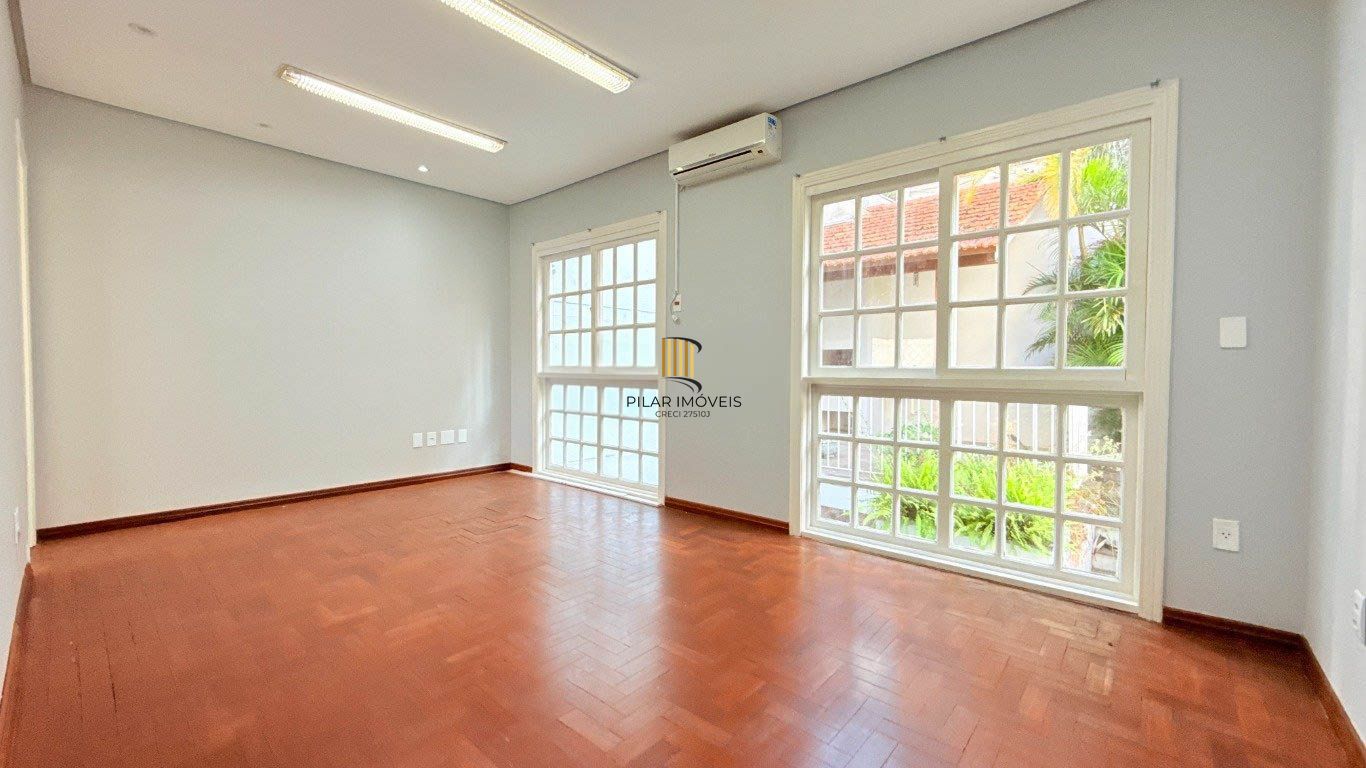 CASA 230m² 5 QUARTOS/SALAS, 3 VAGAS DE GARAGEM - USO RESIDENCIAL OU COMERCIAL