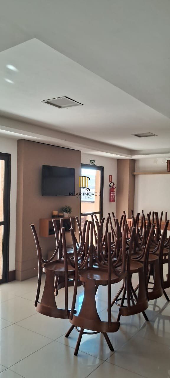 Apartamento 02 dormitórios alto padrão, bairro São João, com 02 vagas cobertas