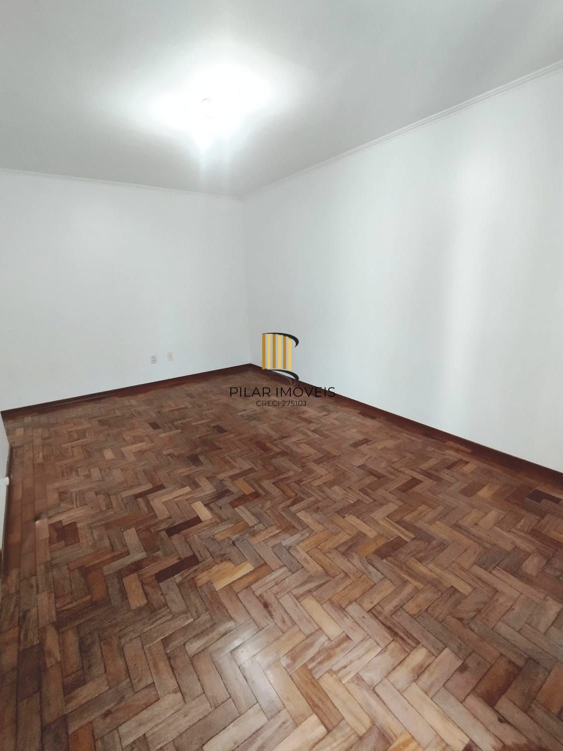 Apartamento à venda na Lima e Silva – amplo, arejado e com excelente iluminação natural