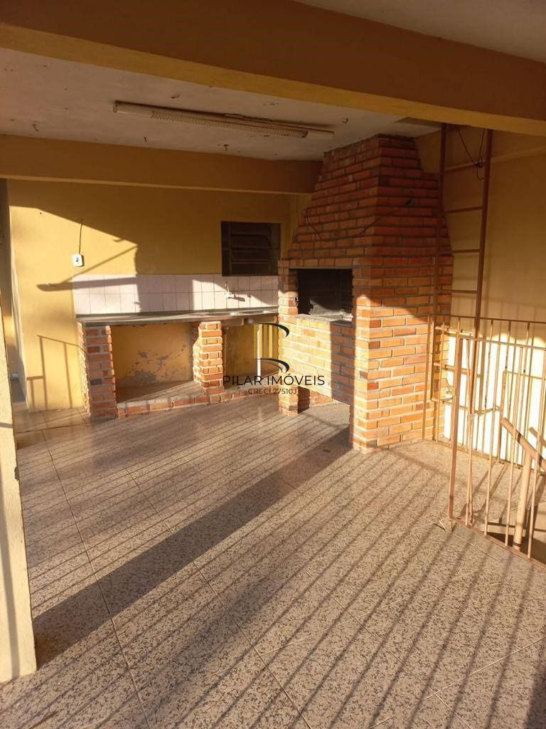 Casa 4 dormitórios, com sacada e amplo terraço
