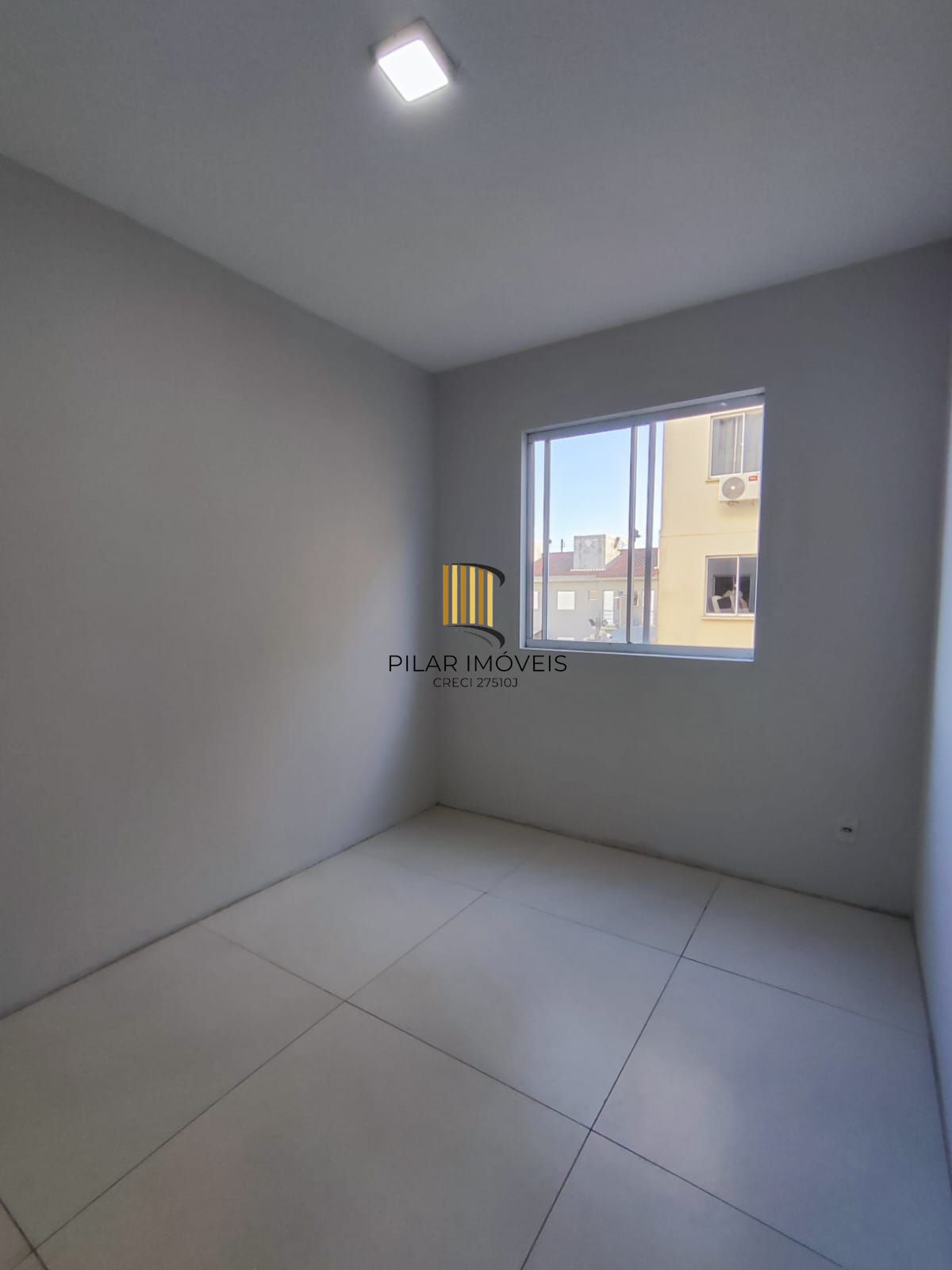 Apartamento 2 dormitórios com garagem