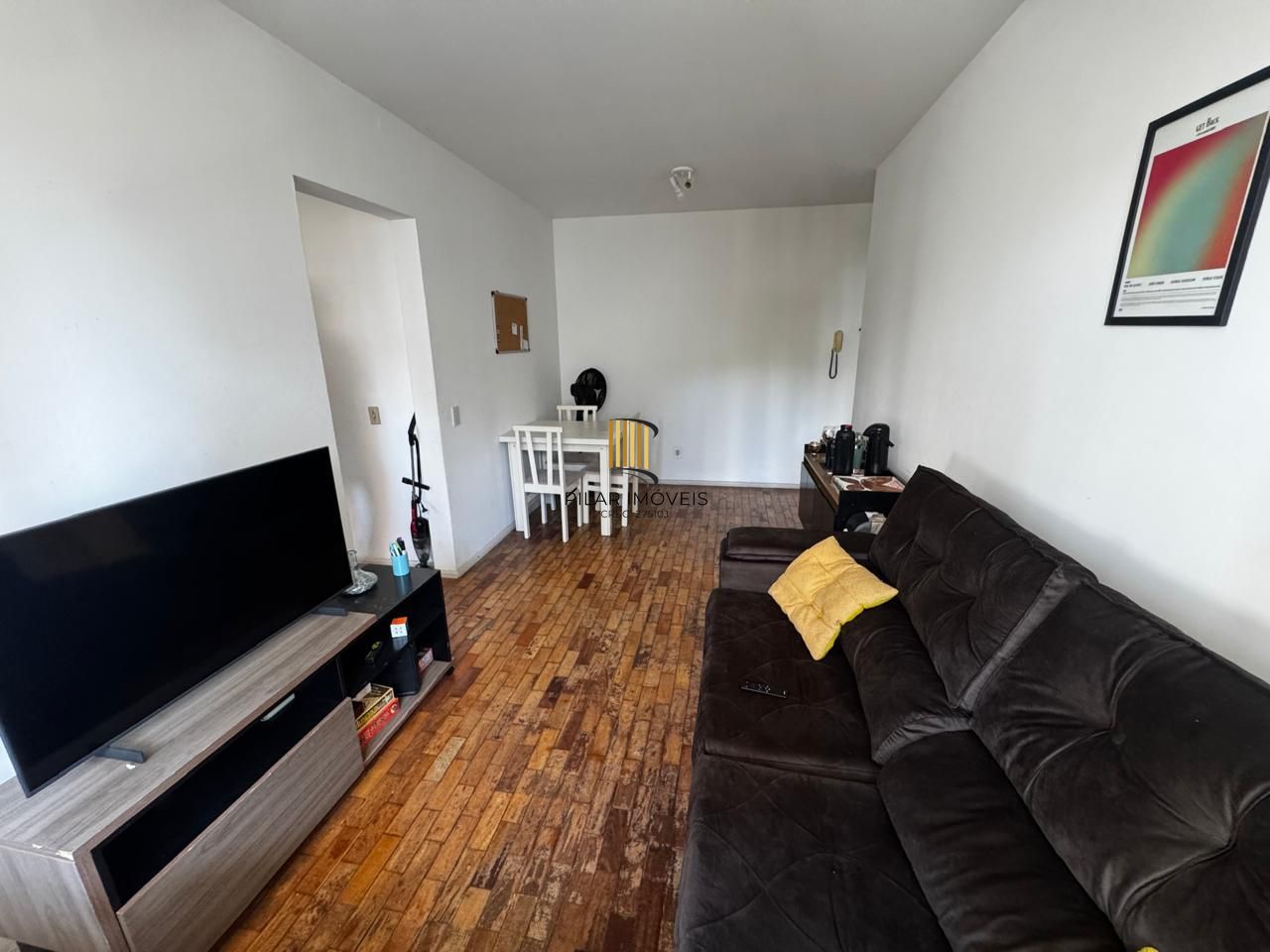 Apartamento de 2 dormitórios, de frente no bairro Menino Deus, em Porto Alegre!