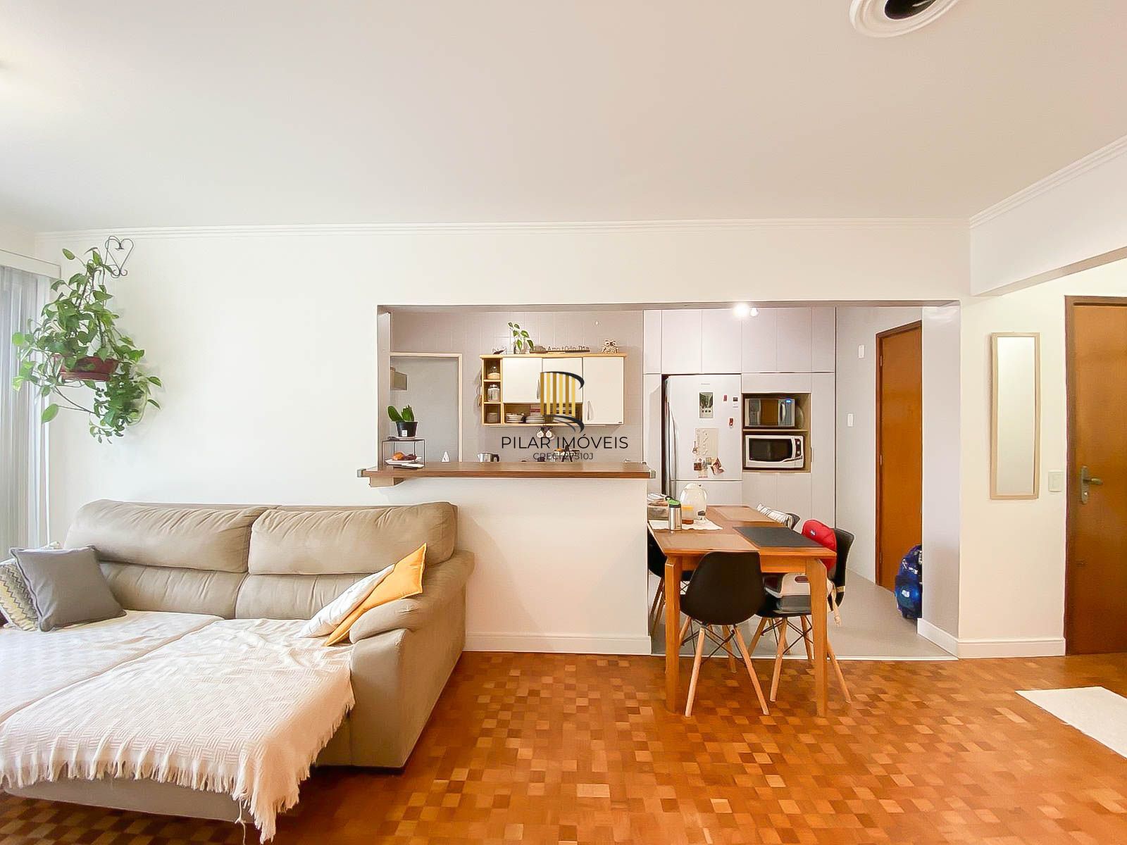 Apartamento 2 Dormitórios com Suíte, Closet, Escritório e Garagem no Rio Branco