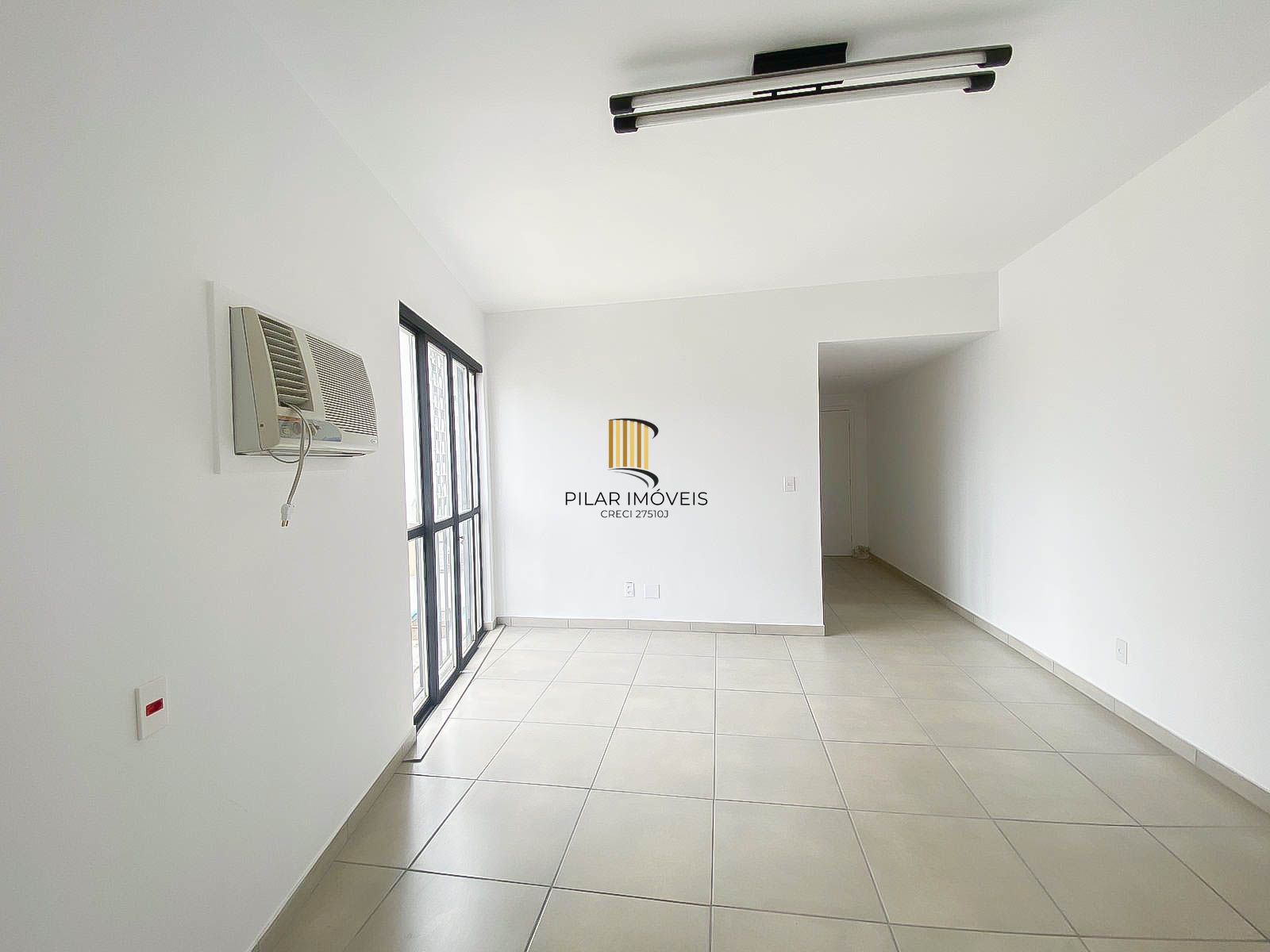 Sala Comercial à Venda na Av. Benjamin Constant – Andar Alto e Portaria