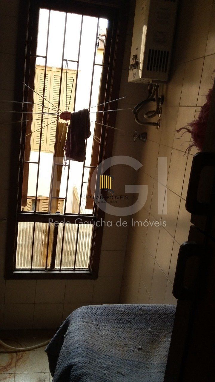 Casa com 4 quartos, 4 banheiros  e amplo pátio no miolo do bairro Cidade Baixa!