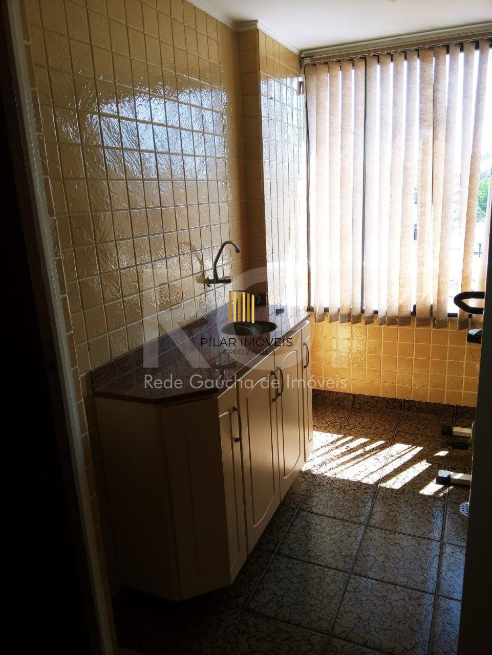 Apartamento desocupado, 2 quartos, andar alto, garagem  na Cidade Baixa.