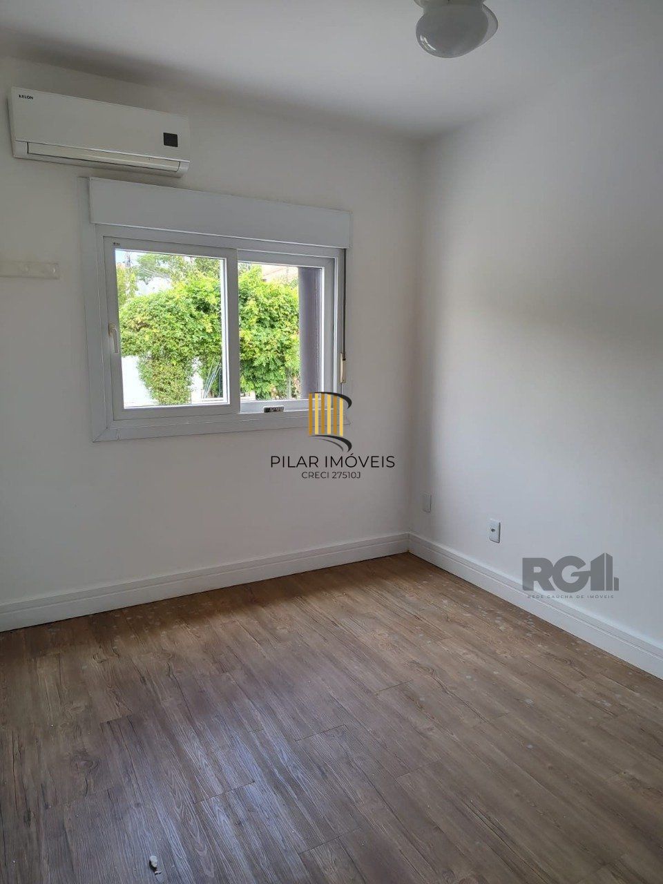 Sobrado 3 dormitórios à venda Lomba do Pinheiro Porto Alegre/RS