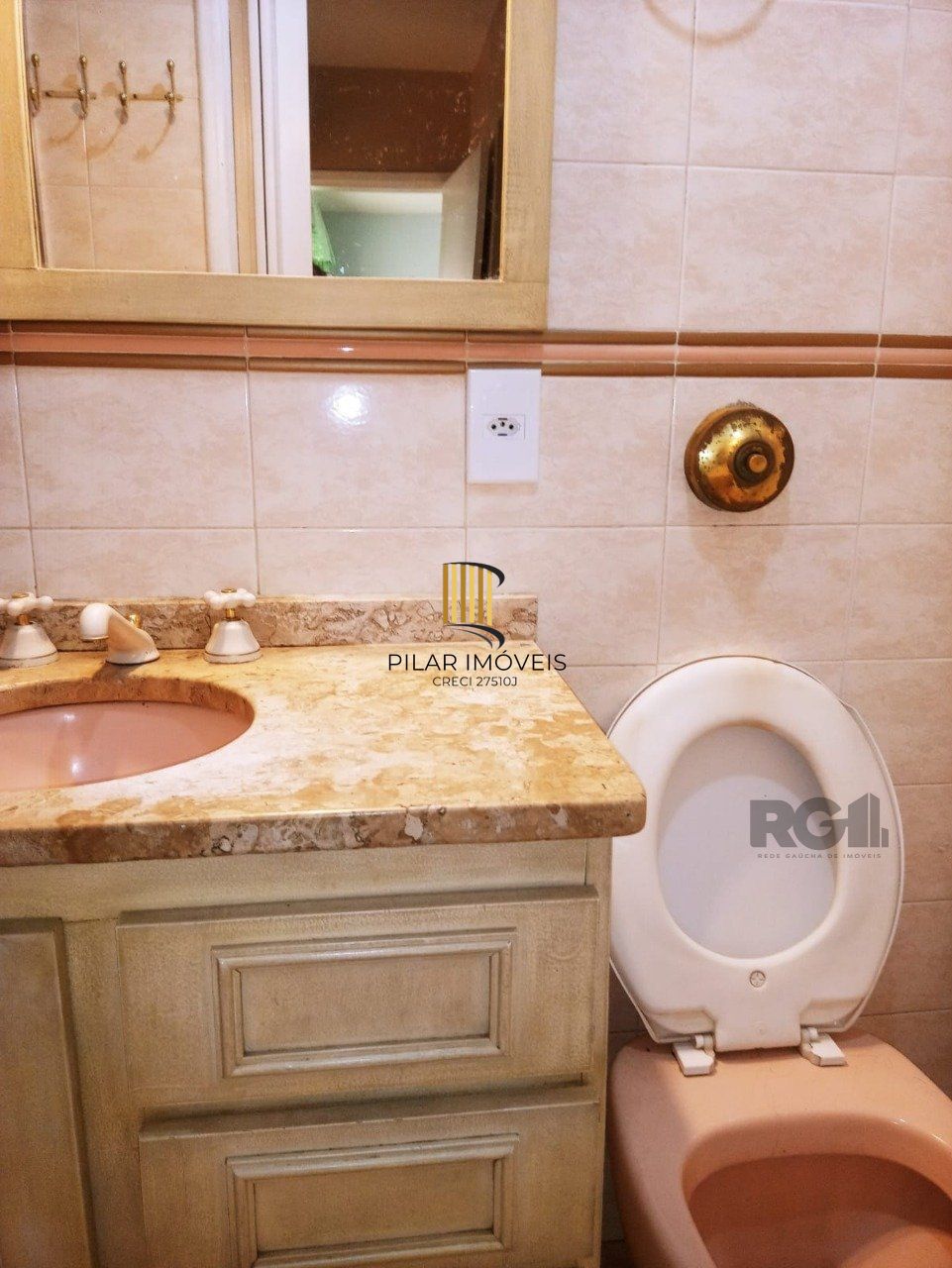 Apartamento 2 quartos, 2 banheiros e garagem na Cidade Baixa.