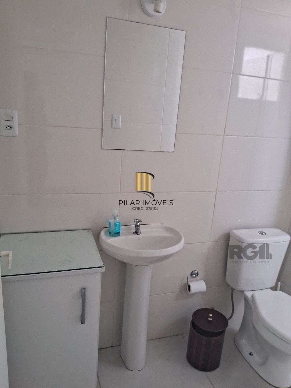 JK reformado na Cidade Baixa com portaria e elevador