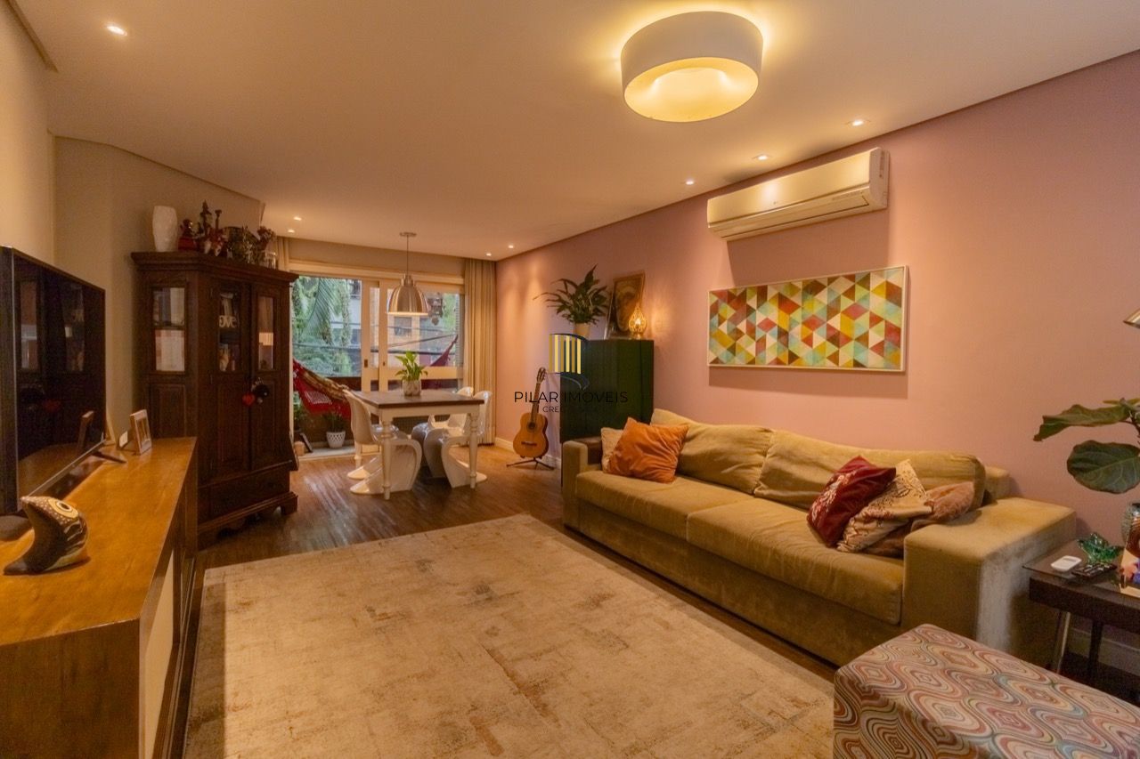 Apartamento 2 Dorm (1 Suíte) com 2 Banheiros, Vaga e Varanda – 87m² na Floresta