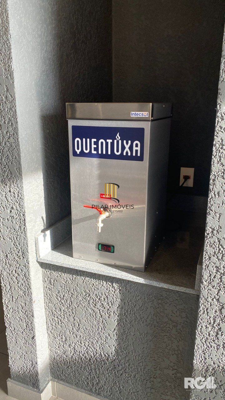 Ótimo apartamento à venda localizado na Rua Professor Freitas e Castro, no bairro Azenha, Porto Alegre.
