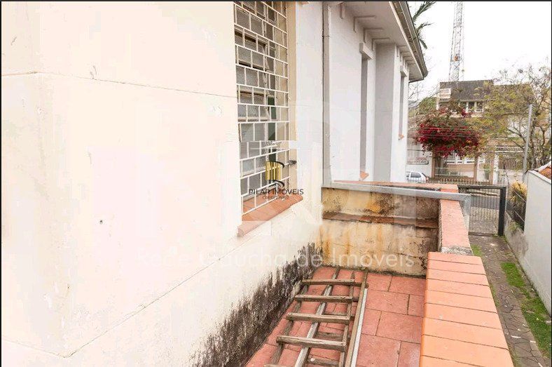 Casa para Venda - 210m², 4 quartos, sendo 1 suites, 4 vagas - Petrópolis