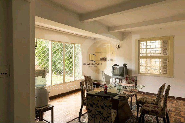 Casa para Venda - 210m², 4 quartos, sendo 1 suites, 4 vagas - Petrópolis