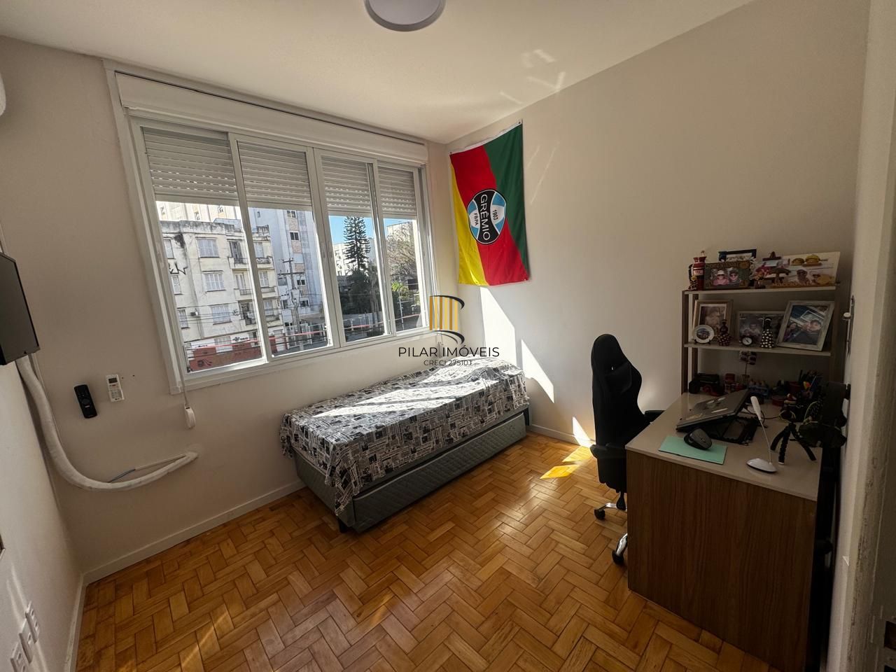 Apartamento de 2 Dormitórios totalmente reformado com churrasqueira