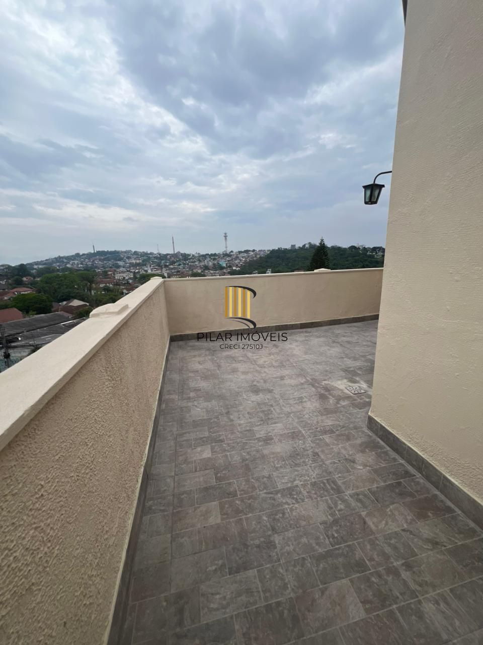 Cobertura reformada com terraço