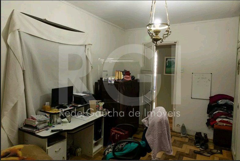 Casa para Venda - 210m², 4 quartos, sendo 1 suites, 4 vagas - Petrópolis