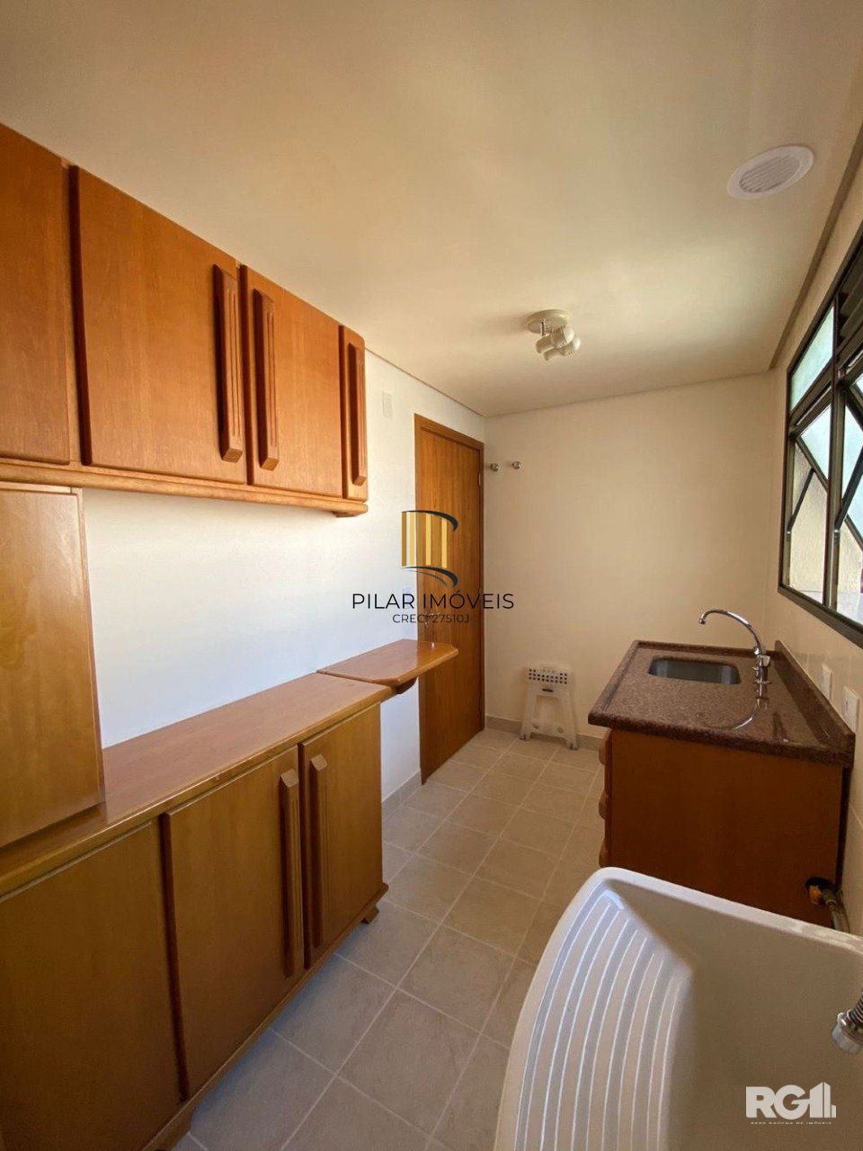 APARTAMENTO 2 DORMITÓRIOS COM VAGA DE GARAGEM COBERTA! CÓD.390235