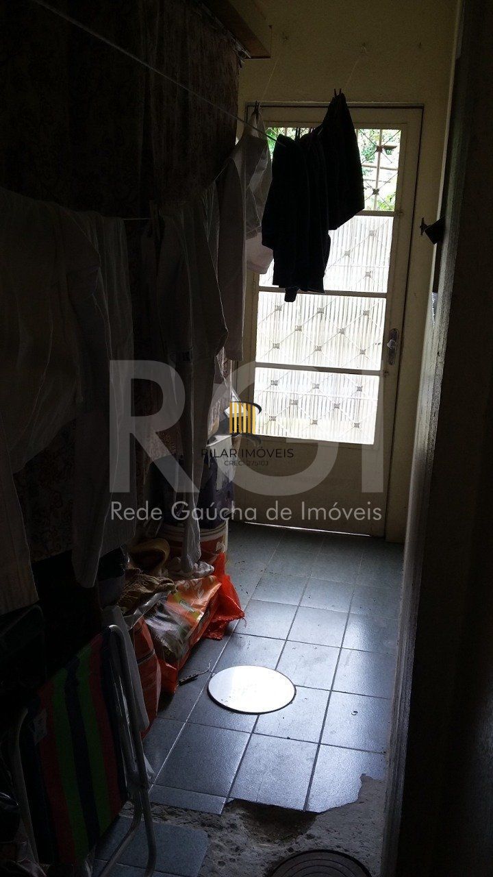 Casa com 4 quartos, 4 banheiros  e amplo pátio no miolo do bairro Cidade Baixa!