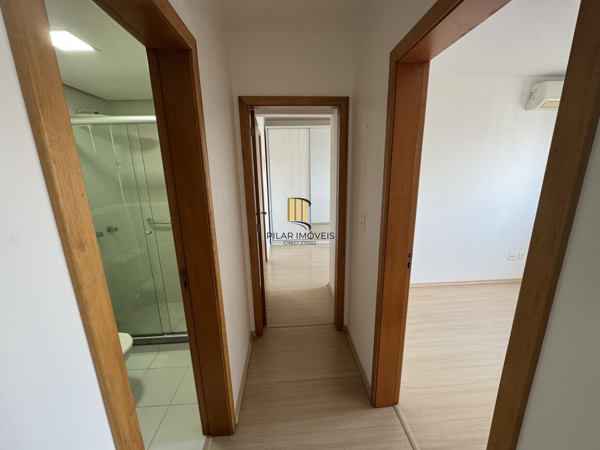 Apartamento em andar alto, posição solar norte/nascente, com excelente iluminação e ventilação natural.
