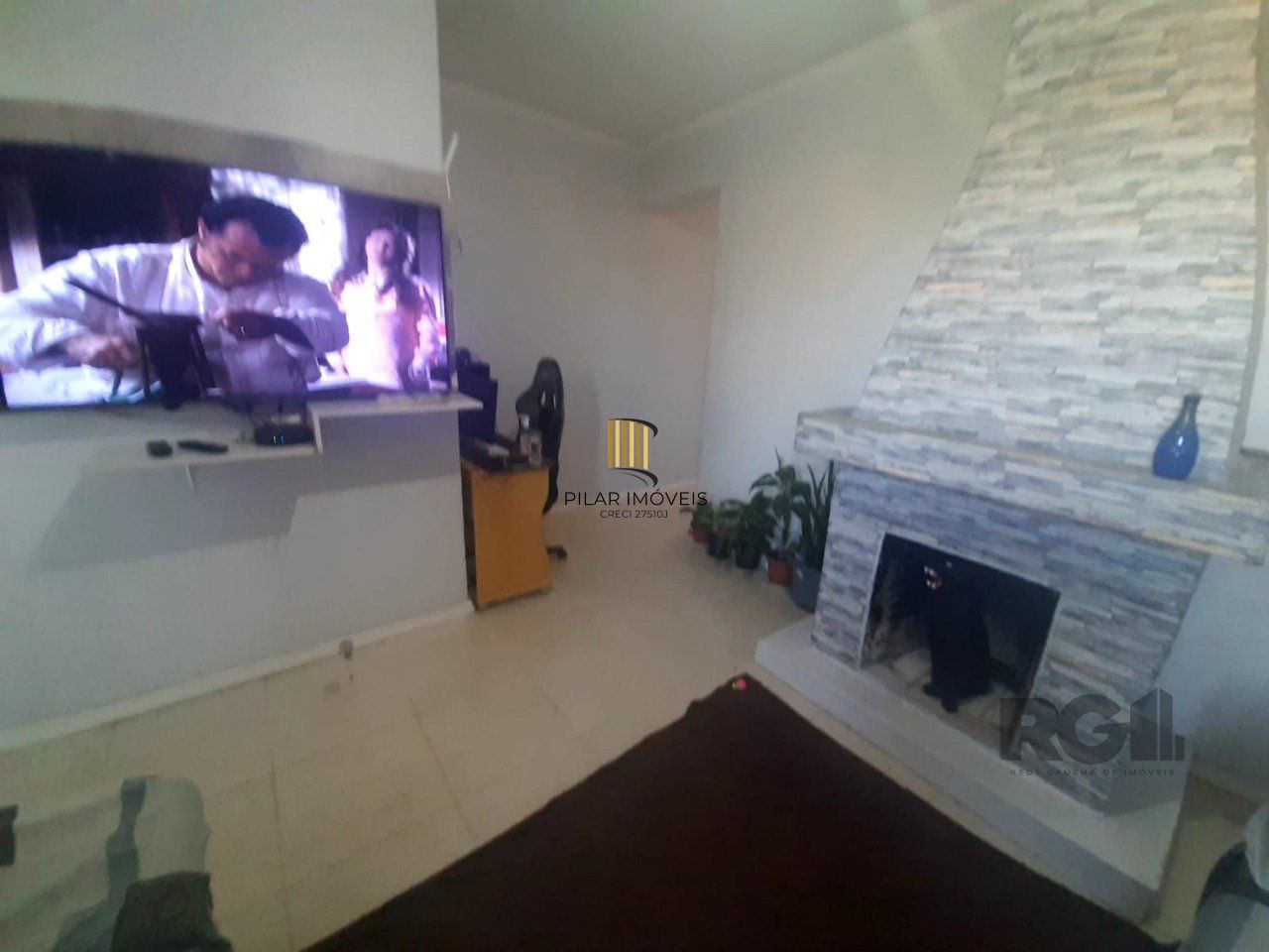 Apartamento 2 dormitórios, com dependência, de frente a fundos, com sacada, bair