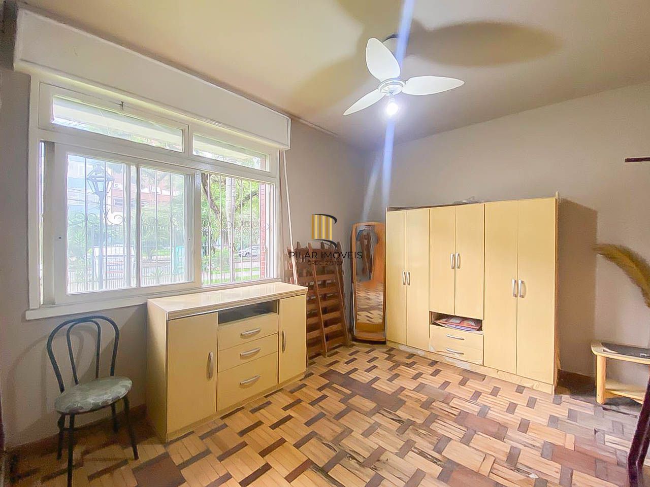 Apartamento 2 Dormitórios com Vaga Coberta no Menino Deus – Av. Ganzo, de Frente