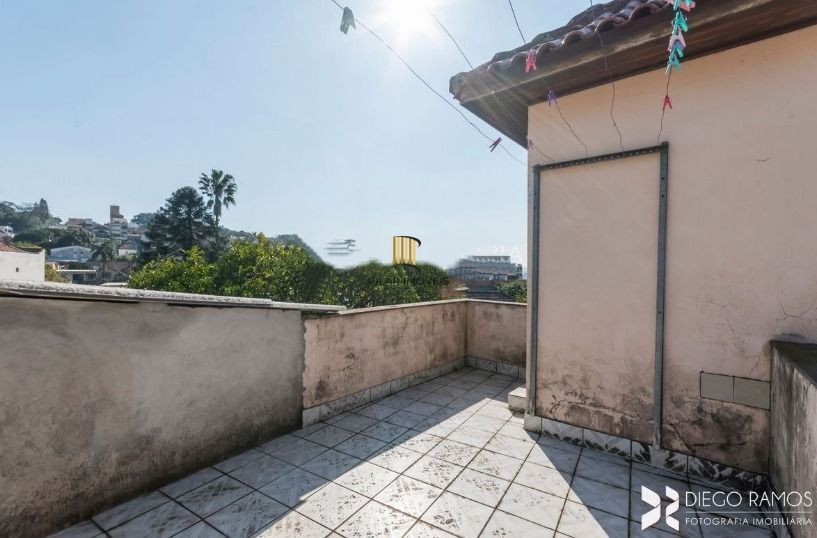 Casa para Venda - 190m², 4 dormitórios, sendo 1 suites, 2 vagas - Partenon