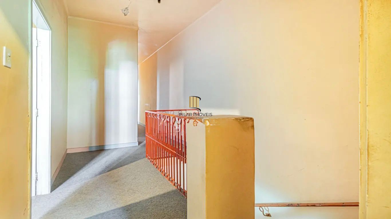 Prédio na Andre da Rocha com garagem