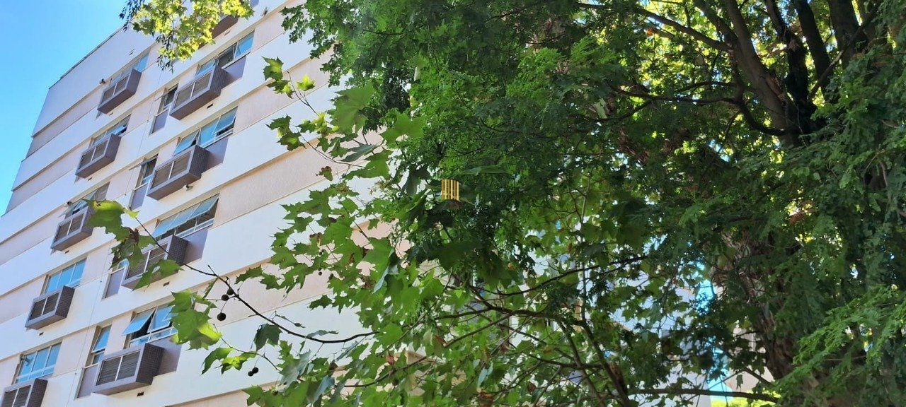 Apartamento de 152 m², com 3 dormitórios, 1 suíte e 2 vagas no bairro Bom Fim