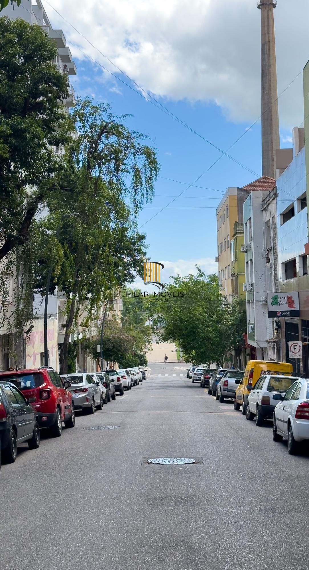 Apartamento no Centro Histórico de Porto Alegre – 2 dormitórios e 2 banheiros, dependência e elevador.