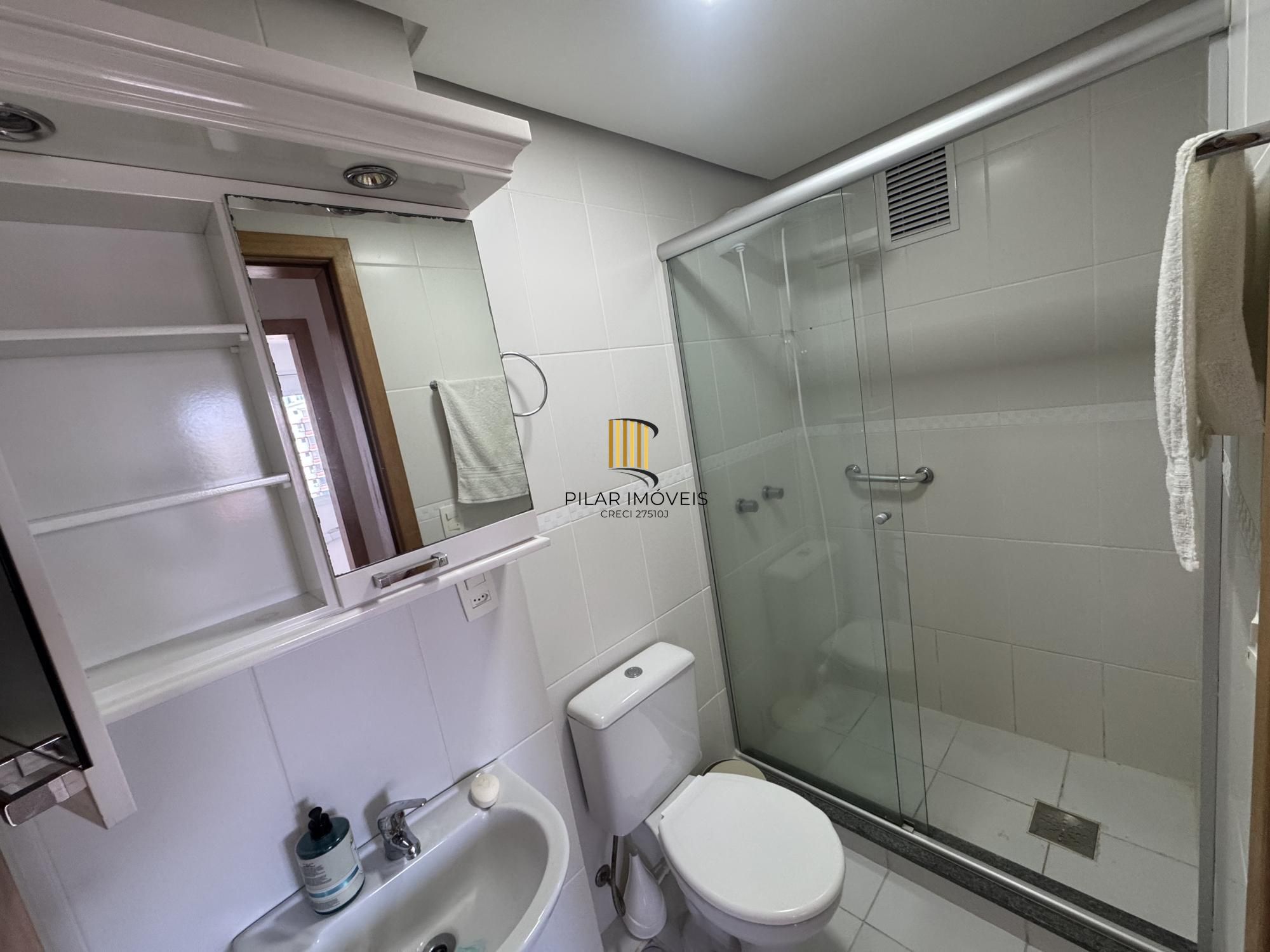 Apartamento em andar alto, posição solar norte/nascente, com excelente iluminação e ventilação natural.