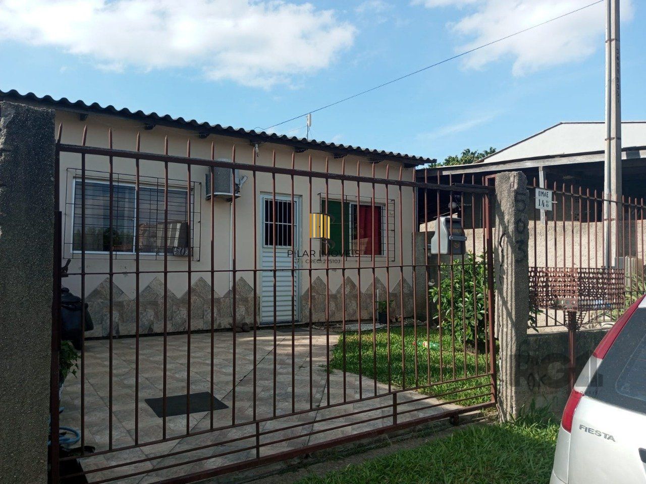 Casa de 1 dormitório, com uma garagem, bairro Rubem Berta- Porto Alegre