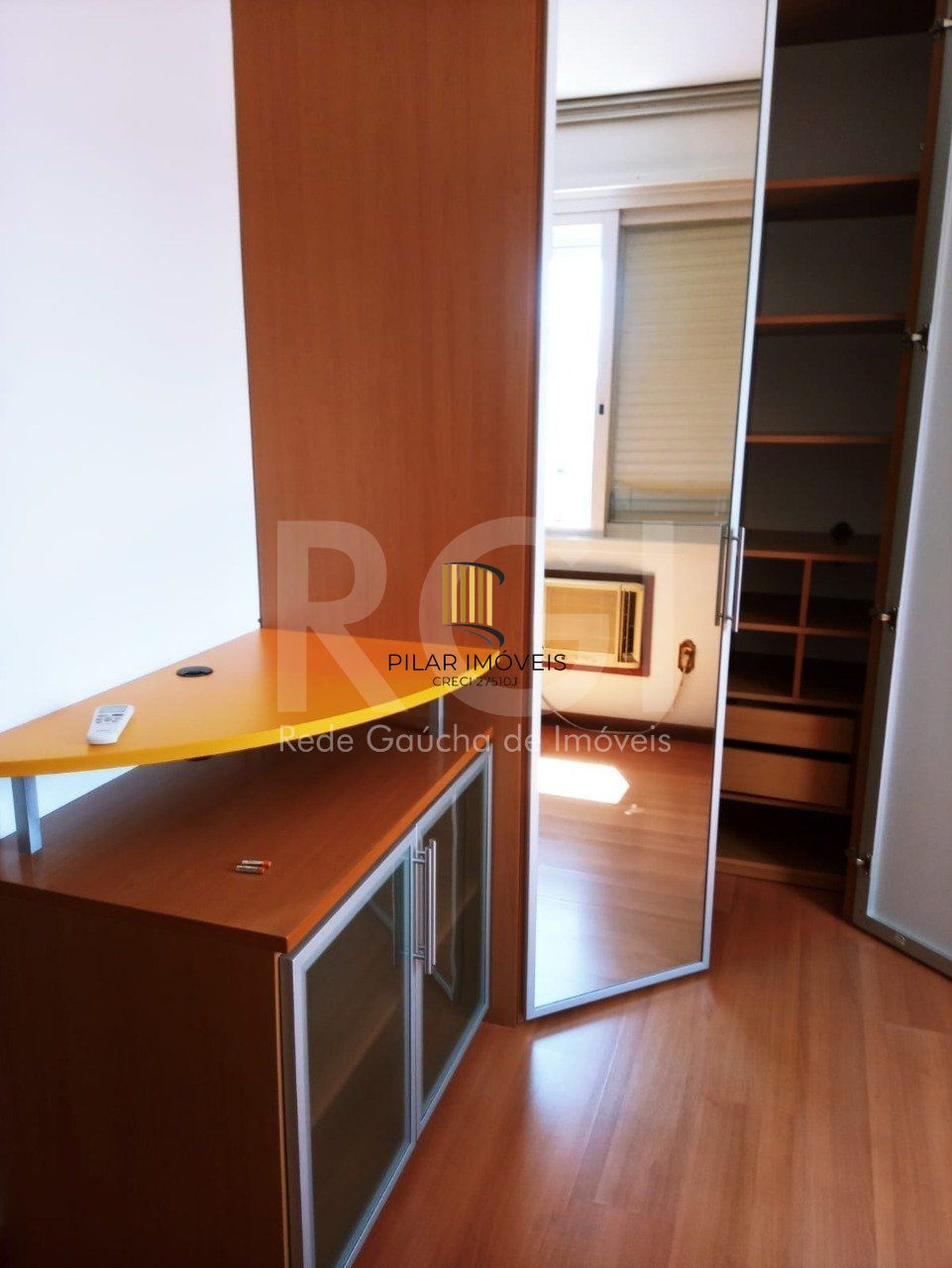 Apartamento desocupado, 2 quartos, andar alto, garagem  na Cidade Baixa.