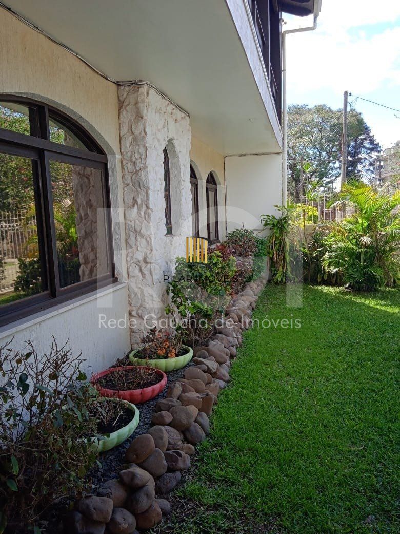 Casa para Venda - 750m², 6 dormitórios, sendo 3 suites, 4 vagas - Partenon