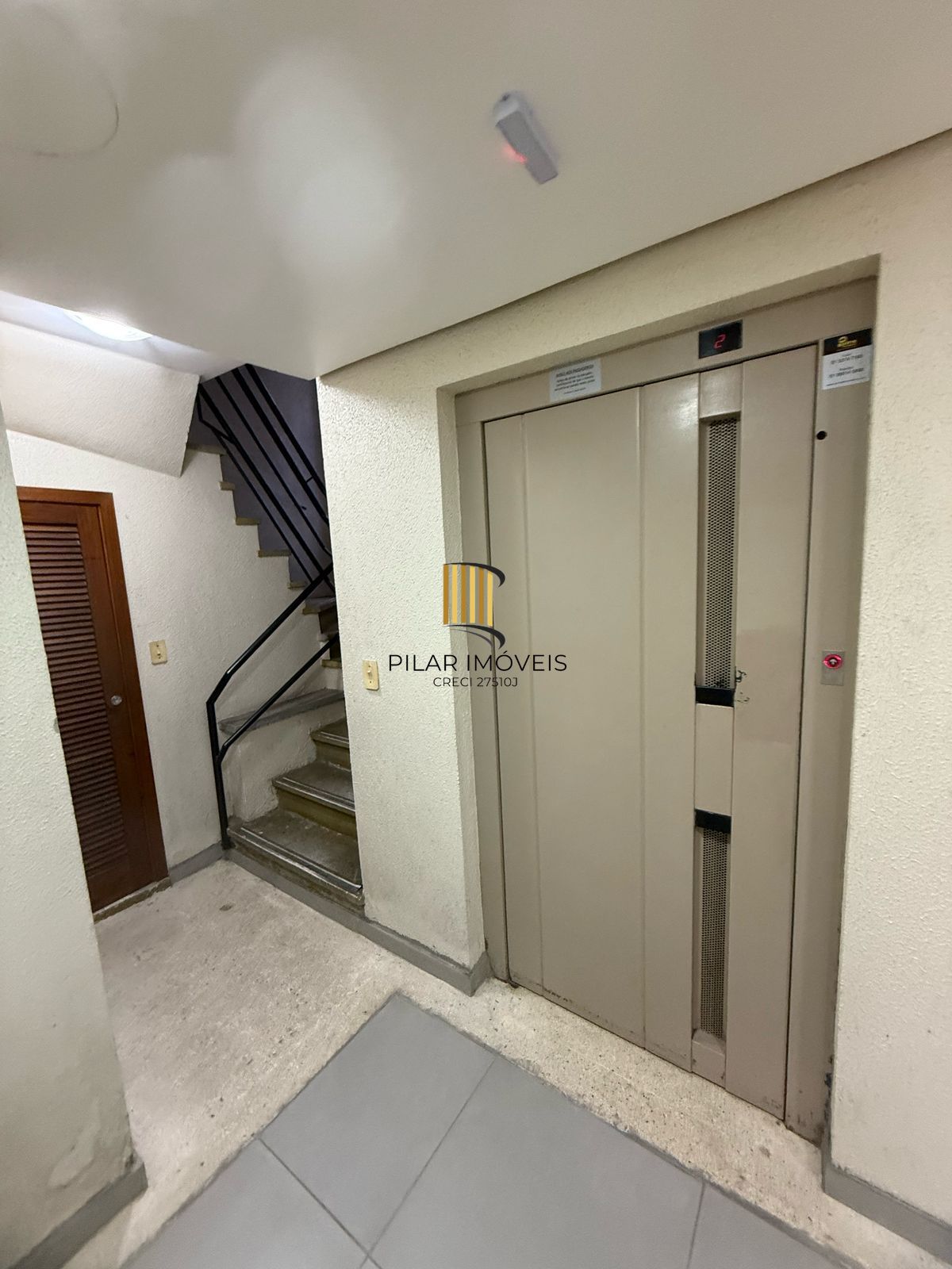 Sala comercial duplex,  área privativa de 71,68m², Bairro Azenha- Porto Alegre
