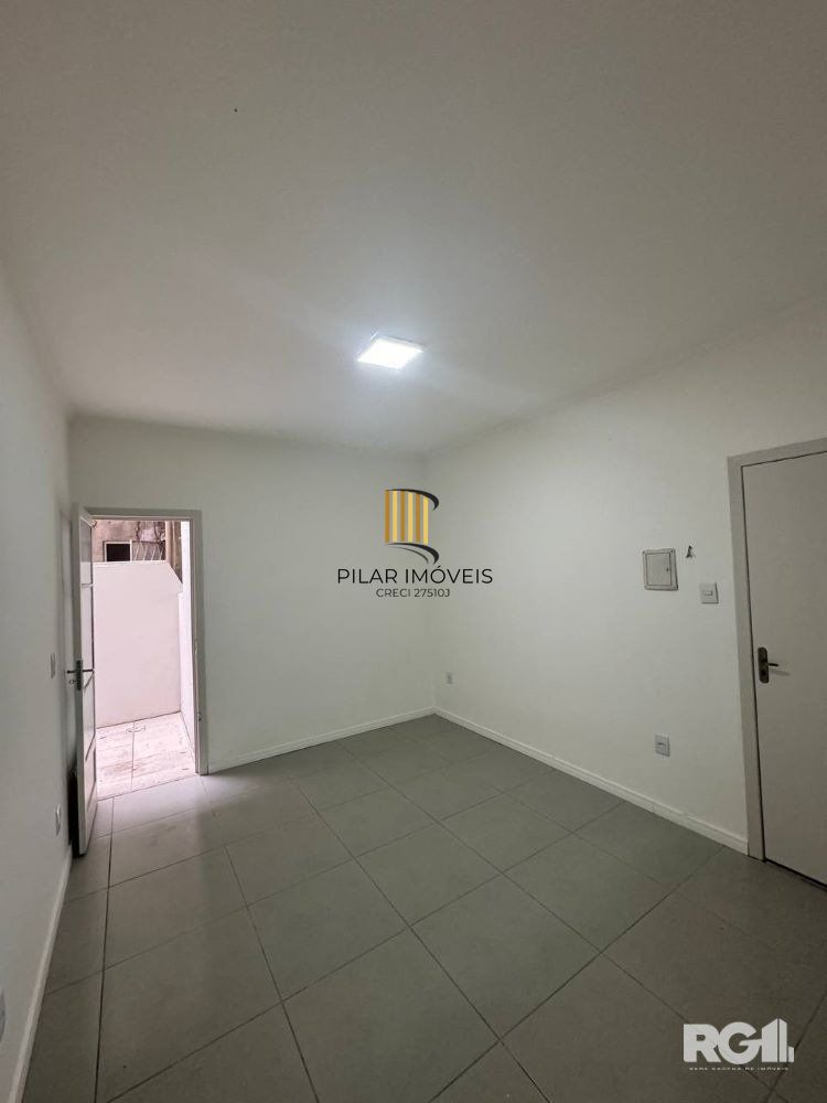 Apartamento GARDEN com dois pátios  privativos,  1 dormitório, sala, cozinha, 1 banheiro   na Av. Getúlio Vargas