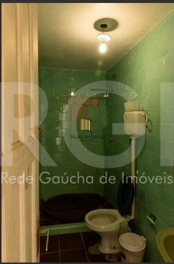 Casa para Venda - 210m², 4 quartos, sendo 1 suites, 4 vagas - Petrópolis