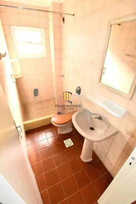 AMPLO APARTAMENTO 1 DORMITÓRIO COM VAGA COBERTA