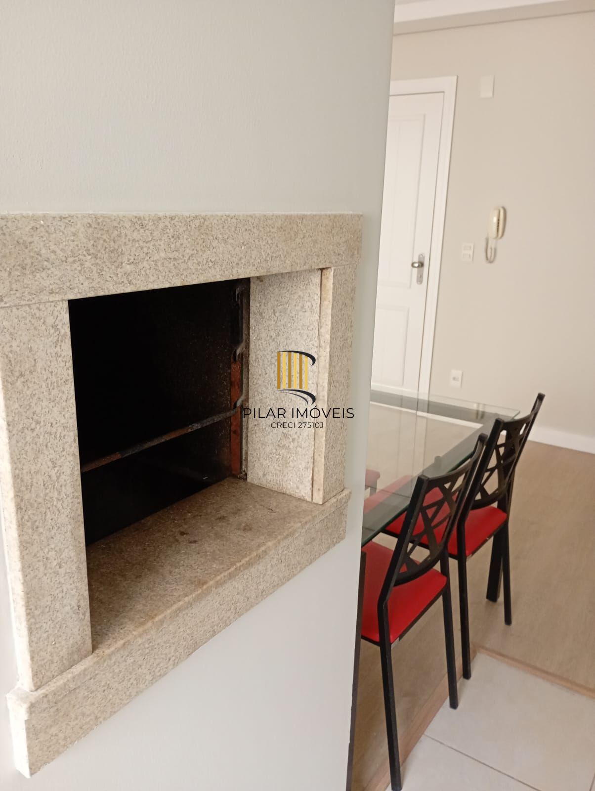 Apartamento de 1 dormitório, suíte, garagem, à venda em Cidade Baixa, Porto Alegre.