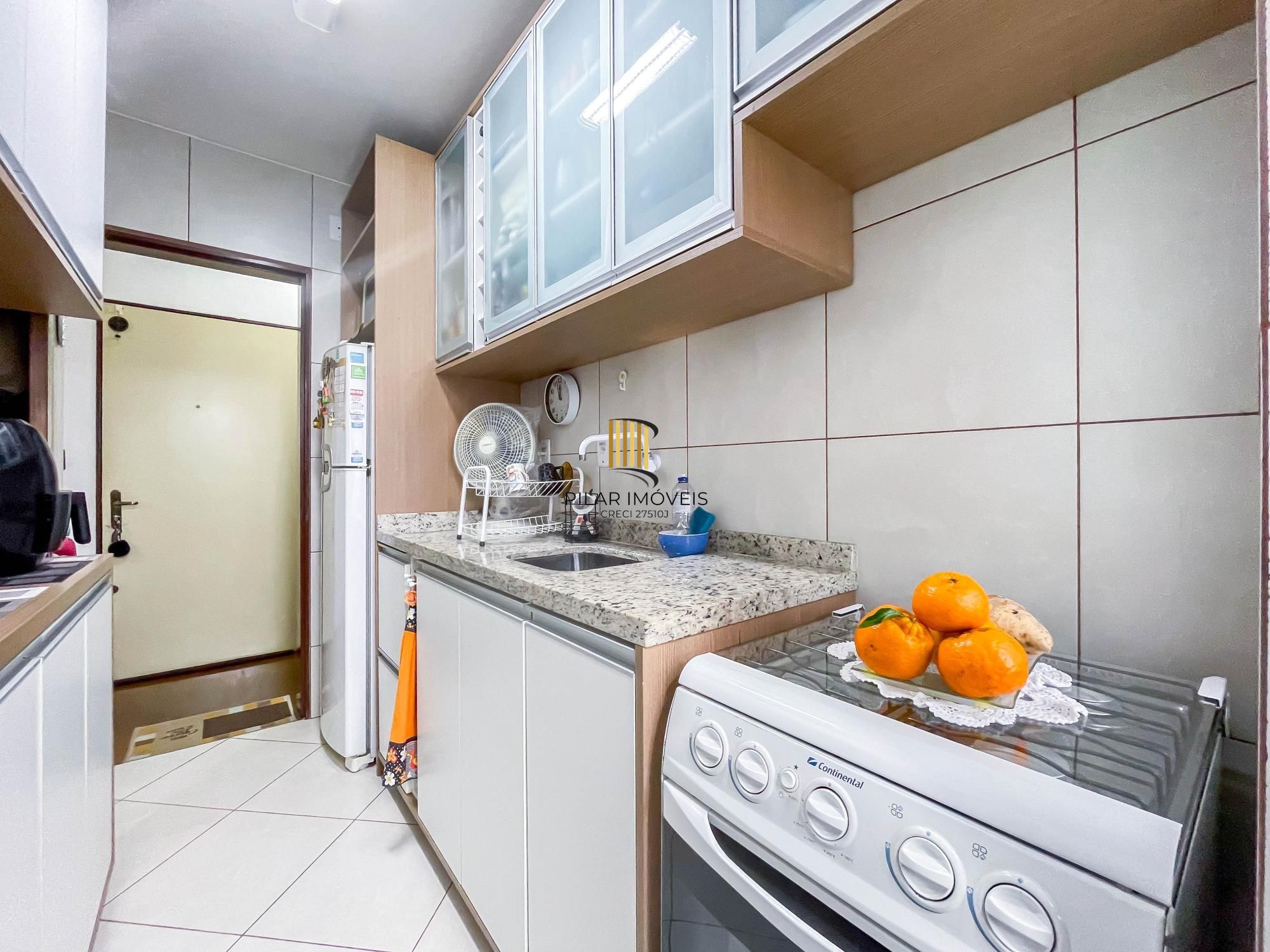 APARTAMENTO 1 DORMITÓRIO, SACADA, 1 VAGA - BAIRRO SÃO SEBASTIÃO