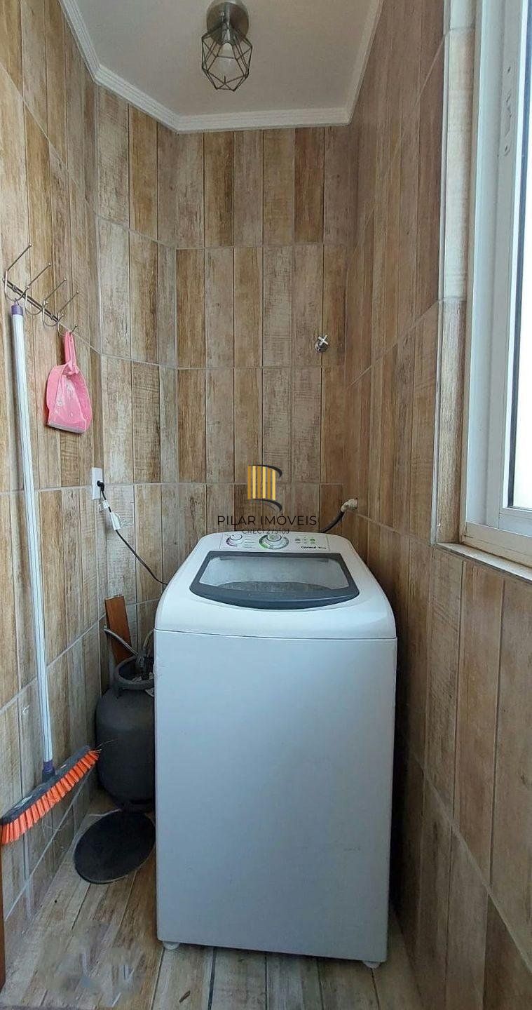 Apartamento Reformado de 2 Dormitórios com Sacada no Menino Deus, Porto Alegre